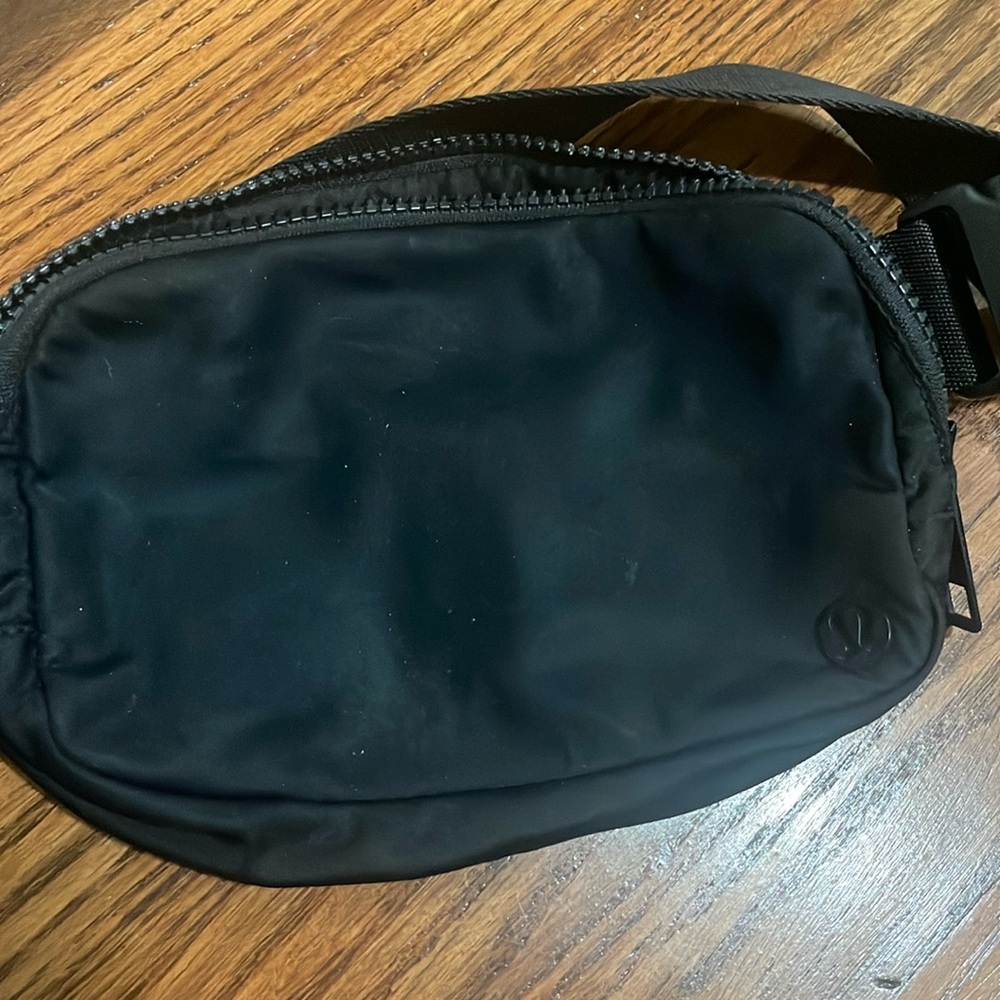 Black lululemon belt bag